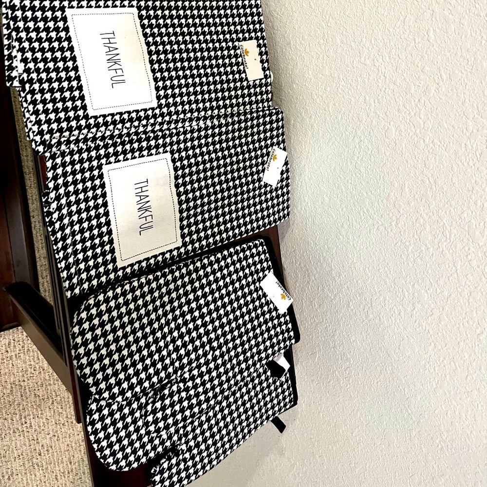 Black and white plaid unique towel and glove kitchen set (new)